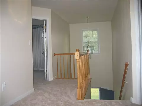 601 Vanderlyn Ln, Slingerlands, NY 12159 photo 2