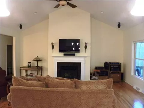 21 Wesley Ct, Halfmoon, NY 12188 photo 3