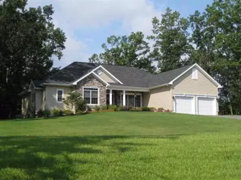 21 Wesley Ct, Halfmoon, NY 12188 photo 1