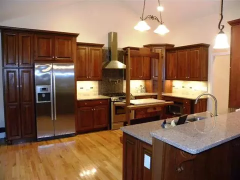 21 Wesley Ct, Halfmoon, NY 12188 photo 2
