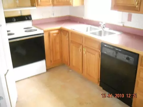 844 Hampton Ave, Schenectady, NY 12309 photo 3