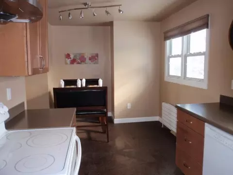 70 Laurel Ave, Schenectady, NY 12304 photo 4