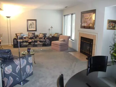 6 Standish Dr, Glenmont, NY 12077 photo 3