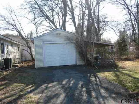 403 Clayton Rd, Schenectady, NY 12304 photo 4