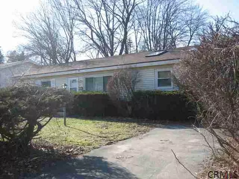 403 Clayton Rd, Schenectady, NY 12304 photo 2