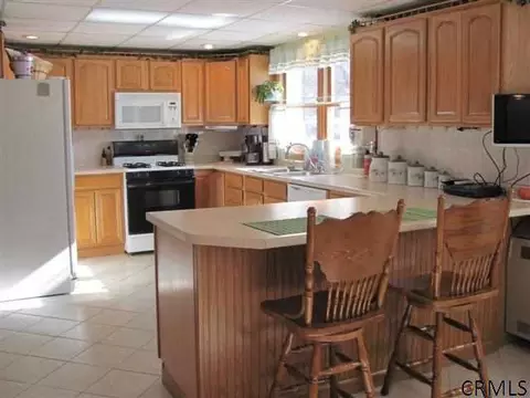 27 Clapper Rd, Selkirk, NY 12158 photo 2