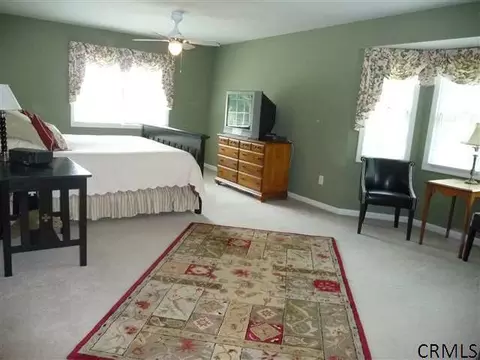 14 Park Edge Ln, Delmar, NY 12054 photo 9