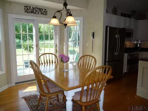 14 Park Edge Ln, Delmar, NY 12054 photo 3