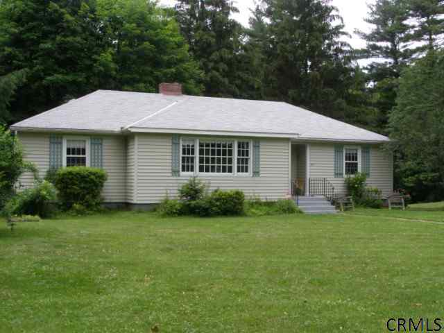 4 Leonard Pl, Delmar, NY 12054 photo 1