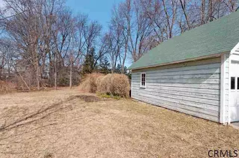 1069 Regent St, Schenectady, NY 12309 photo 3