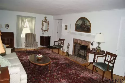 6 Concord Rd, Glenmont, NY 12077 photo 3