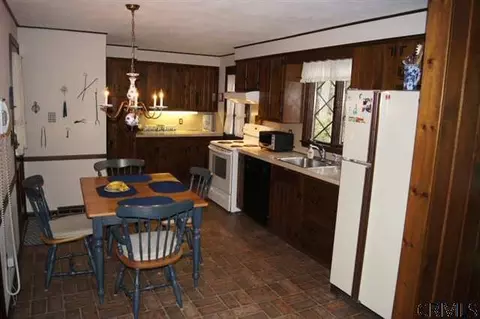 6 Concord Rd, Glenmont, NY 12077 photo 2