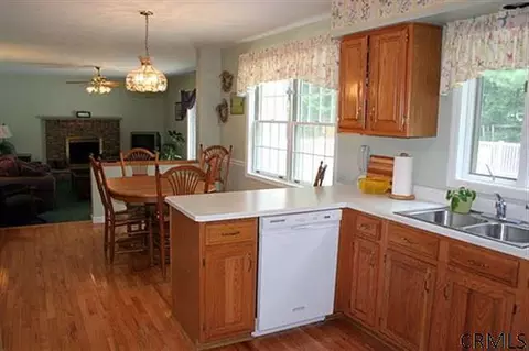 8 Brookside Dr, Saratoga Springs, NY 12866 photo 6