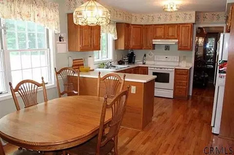 8 Brookside Dr, Saratoga Springs, NY 12866 photo 5
