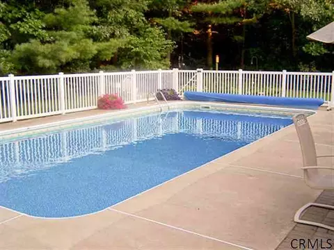 8 Brookside Dr, Saratoga Springs, NY 12866 photo 2