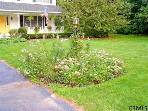 8 Brookside Dr, Saratoga Springs, NY 12866 photo 14