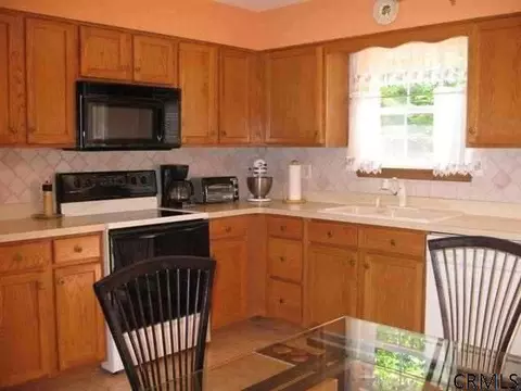 476 Chadwick Rd, Schenectady, NY 12304 photo 5