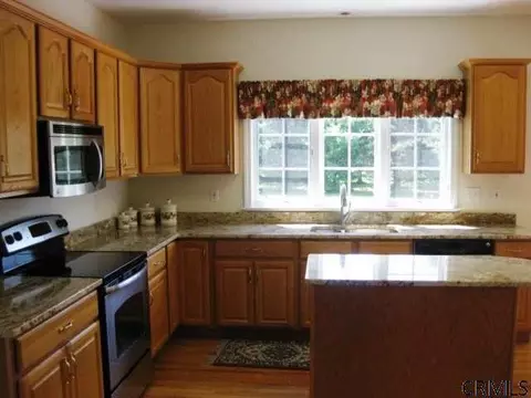 81 Fields End Dr, Glenmont, NY 12077 photo 4