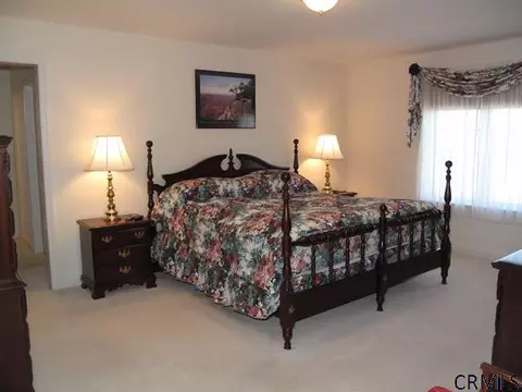 81 Fields End Dr, Glenmont, NY 12077 photo 9