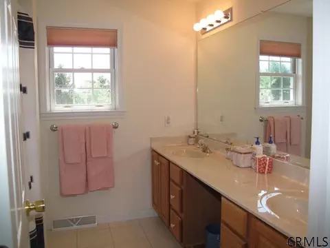 81 Fields End Dr, Glenmont, NY 12077 photo 13