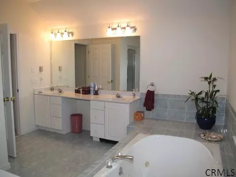81 Fields End Dr, Glenmont, NY 12077 photo 10