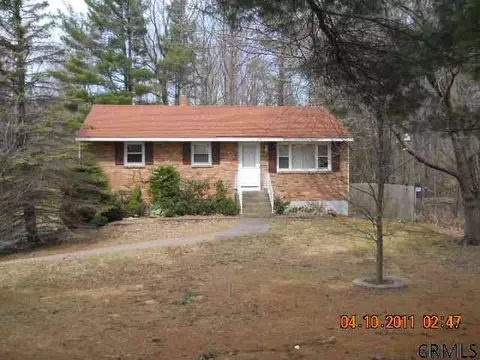 31 Sitterly Rd, Halfmoon, NY 12065 photo 1
