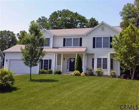 9 Brookhaven Ln, Glenmont, NY 12077 photo 1