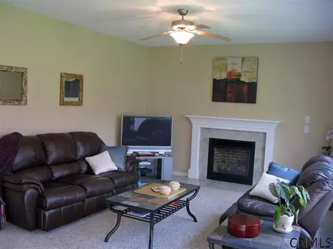 9 Brookhaven Ln, Glenmont, NY 12077 photo 8
