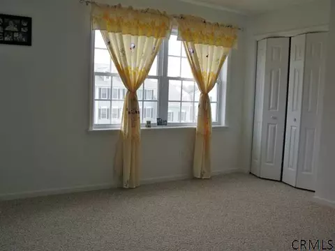 9 Brookhaven Ln, Glenmont, NY 12077 photo 13