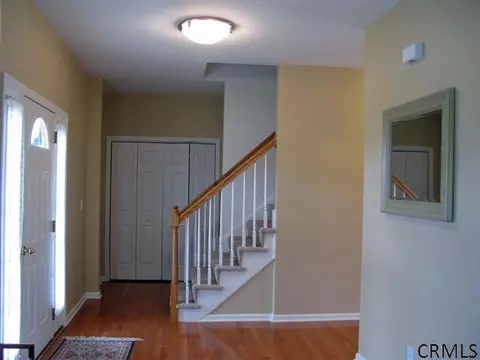 9 Brookhaven Ln, Glenmont, NY 12077 photo 3
