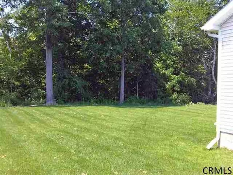 9 Brookhaven Ln, Glenmont, NY 12077 photo 2
