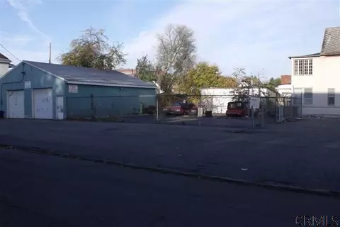 884 Albany St, Schenectady, NY 12307 photo 2
