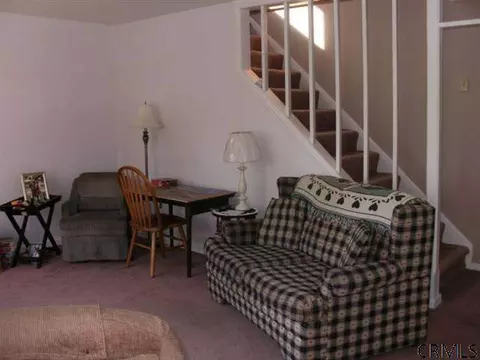 317 Nimitz Rd, Schenectady, NY 12304 photo 2
