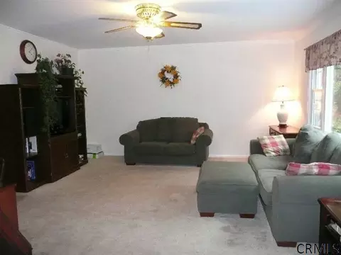 86 Jordan Blvd, Delmar, NY 12054 photo 2