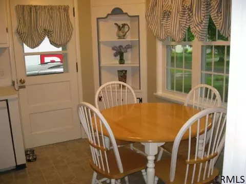 86 Jordan Blvd, Delmar, NY 12054 photo 4