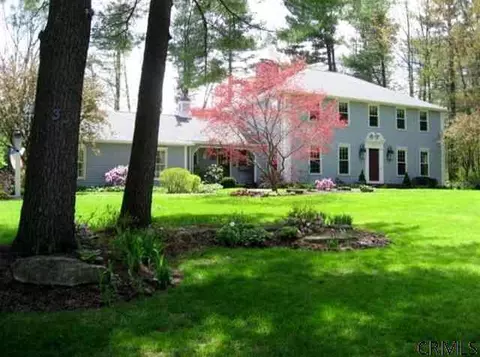33 Ruxton Rd, Delmar, NY 12054 photo 2