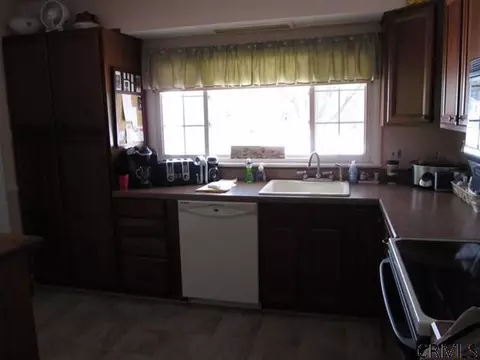 11 Sutherland Ct, Delmar, NY 12054 photo 11