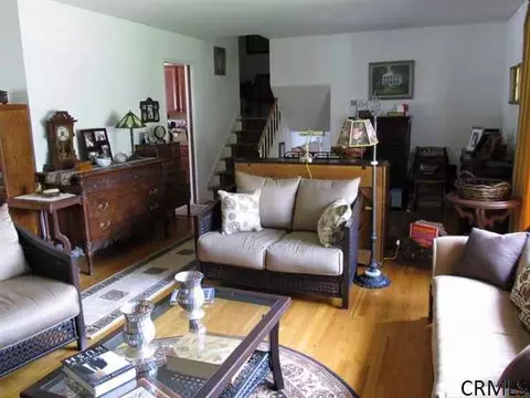 11 Sutherland Ct, Delmar, NY 12054 photo 2