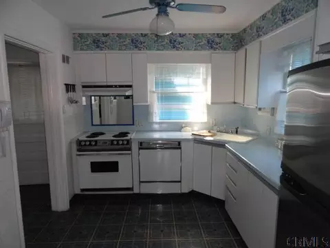 1142 Mcclellan St, Schenectady, NY 12308 photo 2
