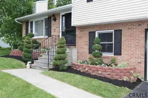 3 Brinker Cir, Glenmont, NY 12077 photo 2