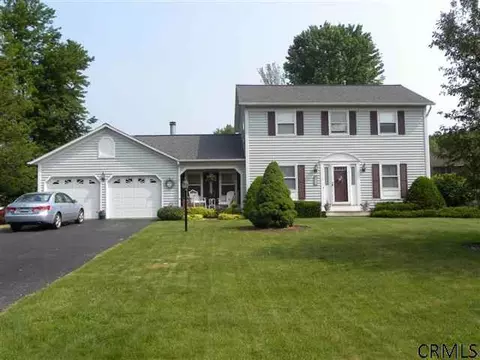 18 Lighthouse Dr, Halfmoon, NY 12188 photo 1