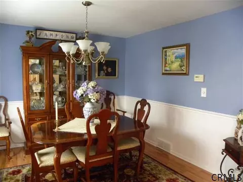 18 Lighthouse Dr, Halfmoon, NY 12188 photo 5