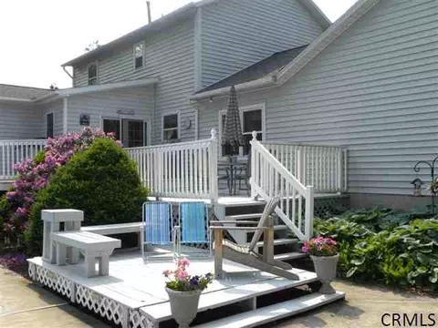 18 Lighthouse Dr, Halfmoon, NY 12188 photo 2