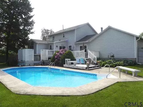 18 Lighthouse Dr, Halfmoon, NY 12188 photo 3