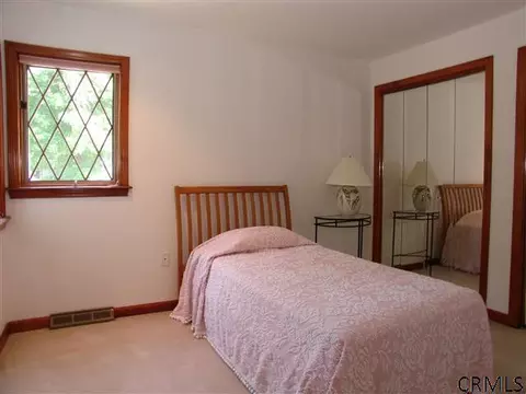 8 Windham Ct, Halfmoon, NY 12065 photo 11