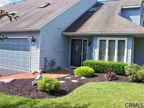 61 Constitution Ct, Glenmont, NY 12077 photo 1