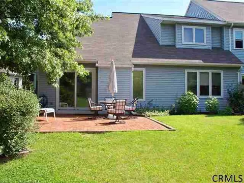 61 Constitution Ct, Glenmont, NY 12077 photo 2