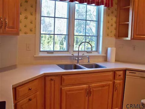16 Fieldstone Dr, Delmar, NY 12054 photo 7