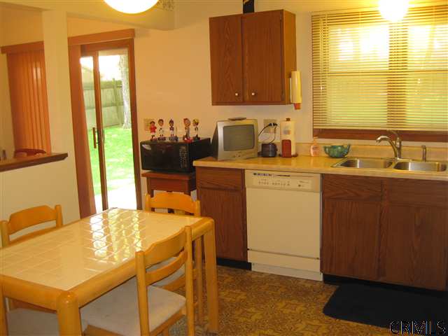 74 Algonquin Rd, Clifton Park, NY 12065 photo 8