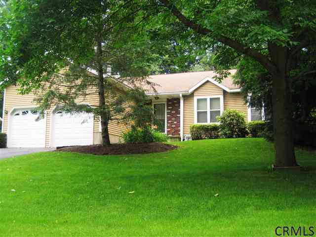 74 Algonquin Rd, Clifton Park, NY 12065 photo 1